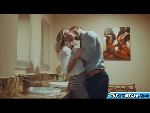 ❤️ Nuair a mheallann blonde busty tú i seomra scíthe poiblí ️ Físeán fuck ag ga.marketapp.top ❌️